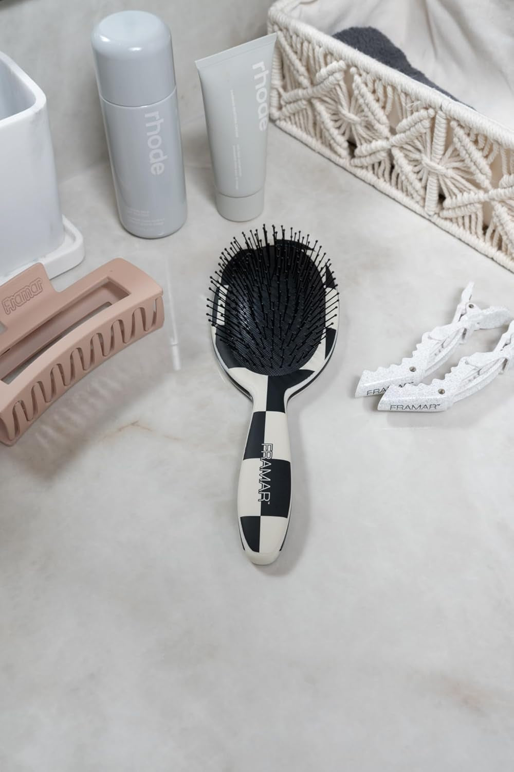 Checkered Print Hair Brush Detangler – Wet Hair Brushes for Women, Womens Hair Brush, Black and White Checkered Hair Accessories, Hairbrush for Women, Cepillos Para Cabello – Detangle Brush